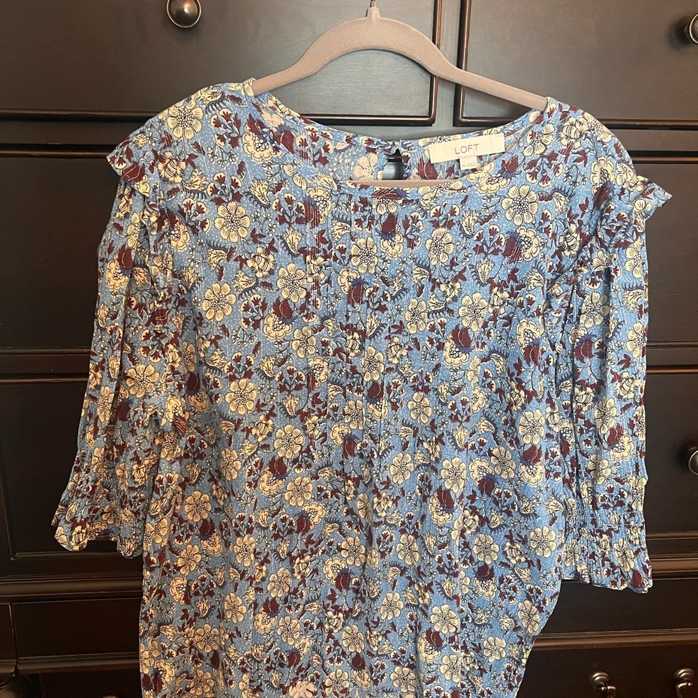 LOFT Women's Blue Floral Top